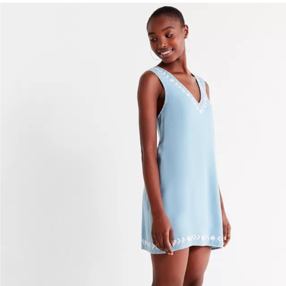 Urban Outfitters Valencia‎ Embroidered Shift Dress Size S